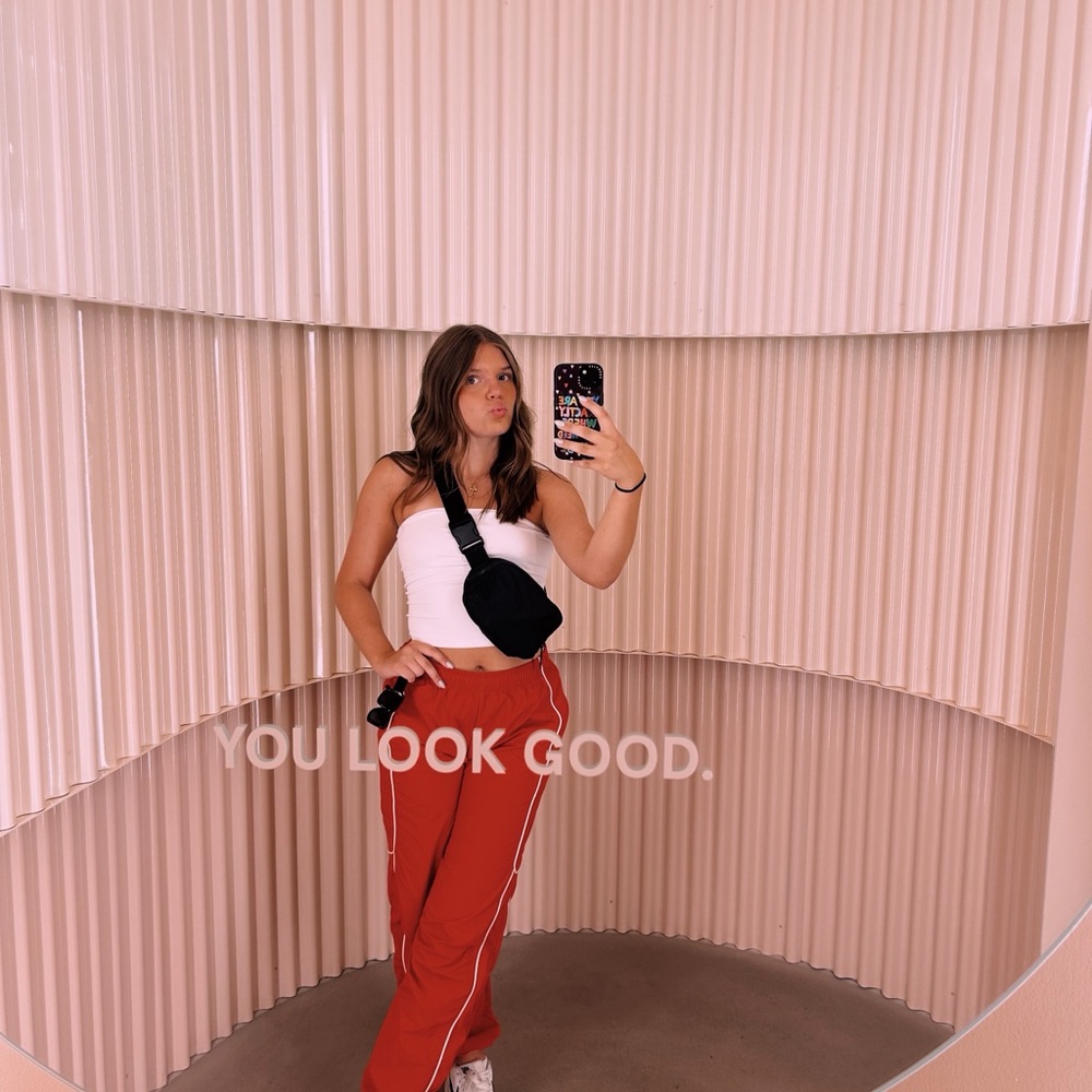 Meet your Posher, Elena